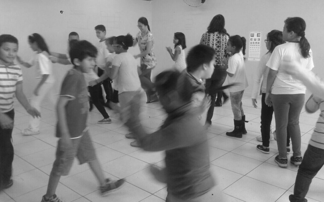 Projeto leva Dança-Movimento Terapia a Escolas Públicas de São Paulo